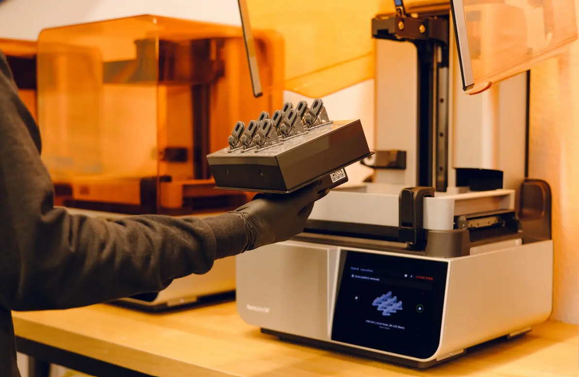 Peak Design: do Form 2 ao Form 4 — 3–4× mais iterações por dia em prototipagem de hardware